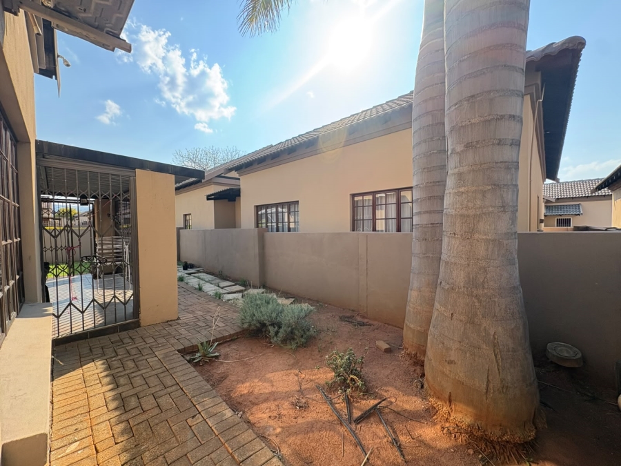 2 Bedroom Property for Sale in Waterval East North West